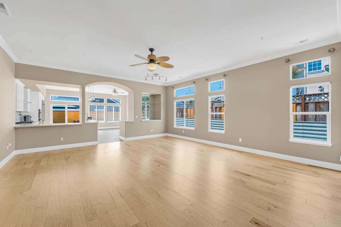 Detail Gallery Image 7 of 33 For 15 Stony Brook Cir, Salinas,  CA 93906 - 4 Beds | 3 Baths