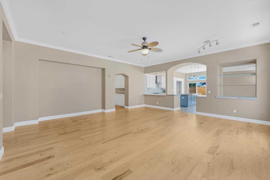 Detail Gallery Image 8 of 33 For 15 Stony Brook Cir, Salinas,  CA 93906 - 4 Beds | 3 Baths