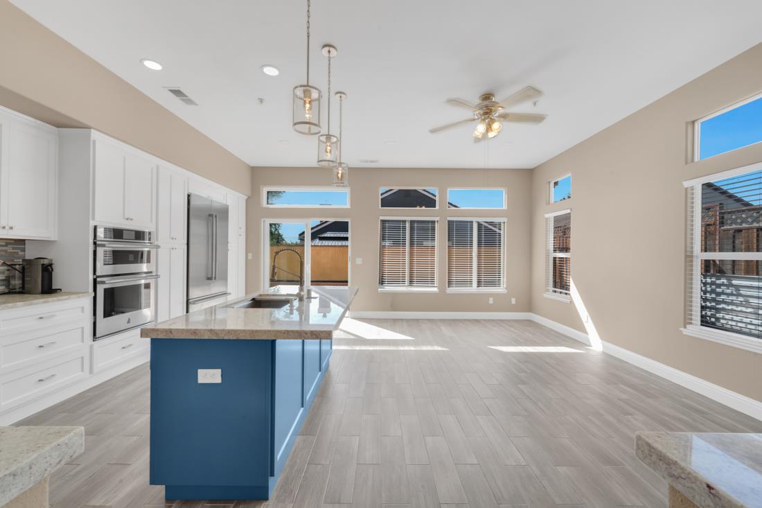 Detail Gallery Image 9 of 33 For 15 Stony Brook Cir, Salinas,  CA 93906 - 4 Beds | 3 Baths