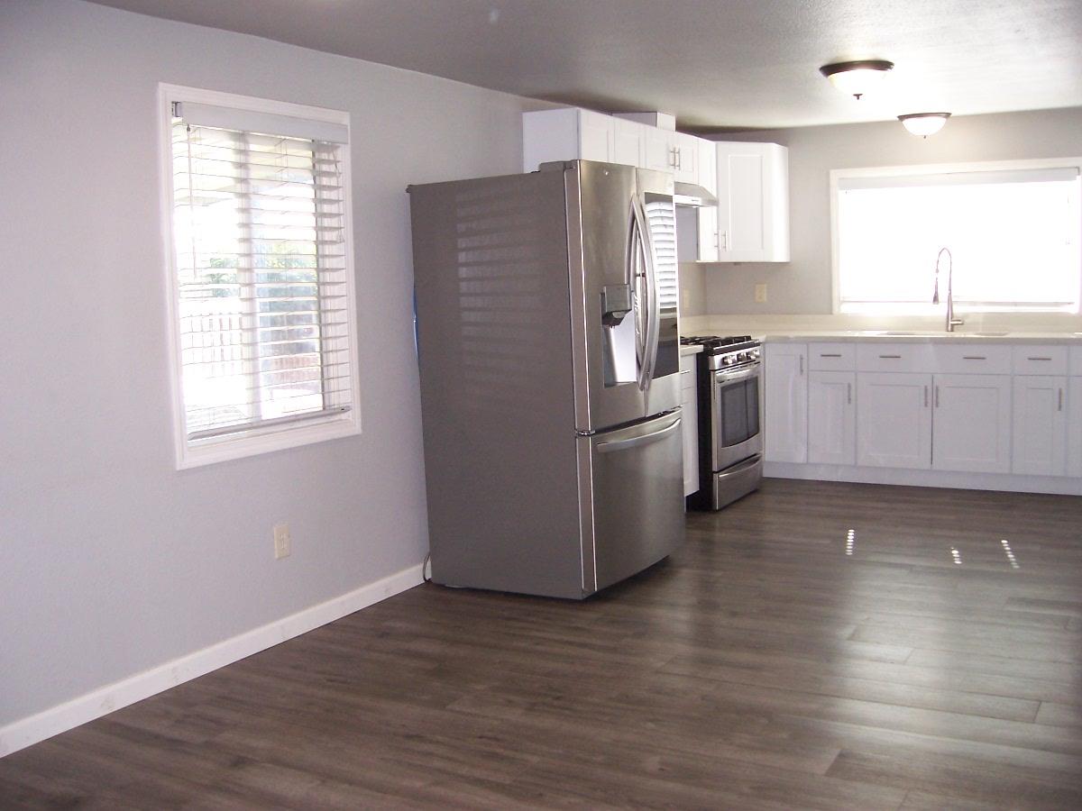 Detail Gallery Image 2 of 14 For 255 E. Bolivar St #6,  Salinas,  CA 93906 - 2 Beds | 1 Baths