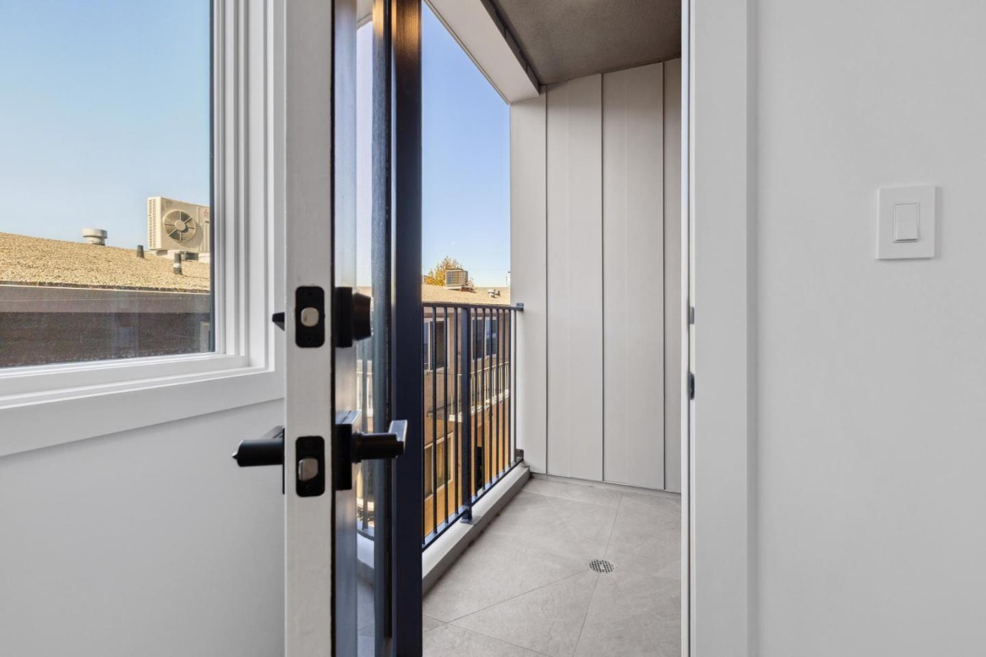 Detail Gallery Image 10 of 45 For 1433 Floribunda Ave #7,  Burlingame,  CA 94010 - 2 Beds | 2/1 Baths