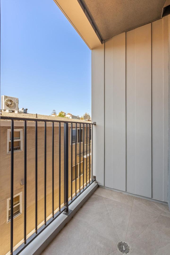 Detail Gallery Image 11 of 45 For 1433 Floribunda Ave #7,  Burlingame,  CA 94010 - 2 Beds | 2/1 Baths