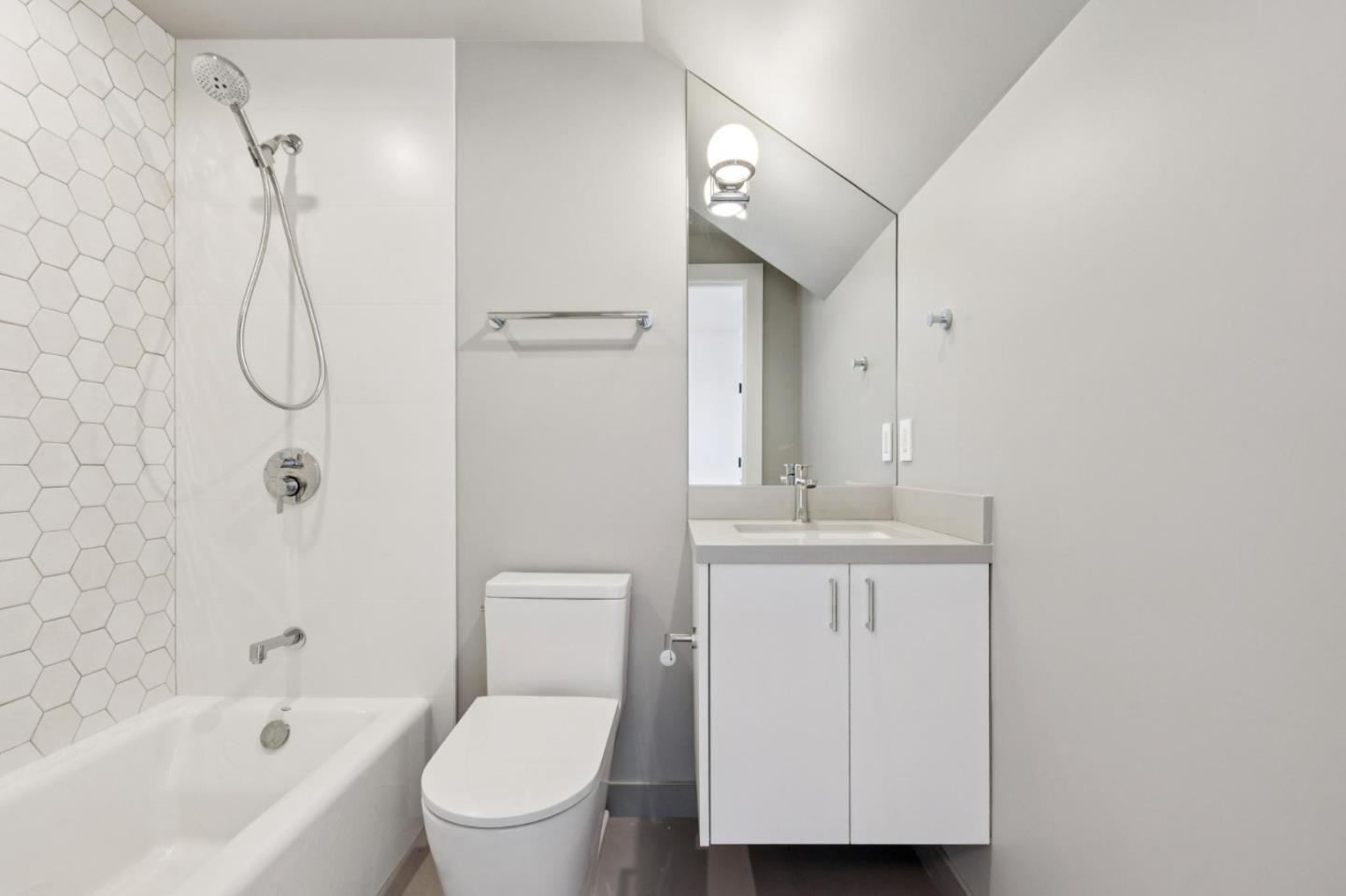 Detail Gallery Image 12 of 45 For 1433 Floribunda Ave #7,  Burlingame,  CA 94010 - 2 Beds | 2/1 Baths