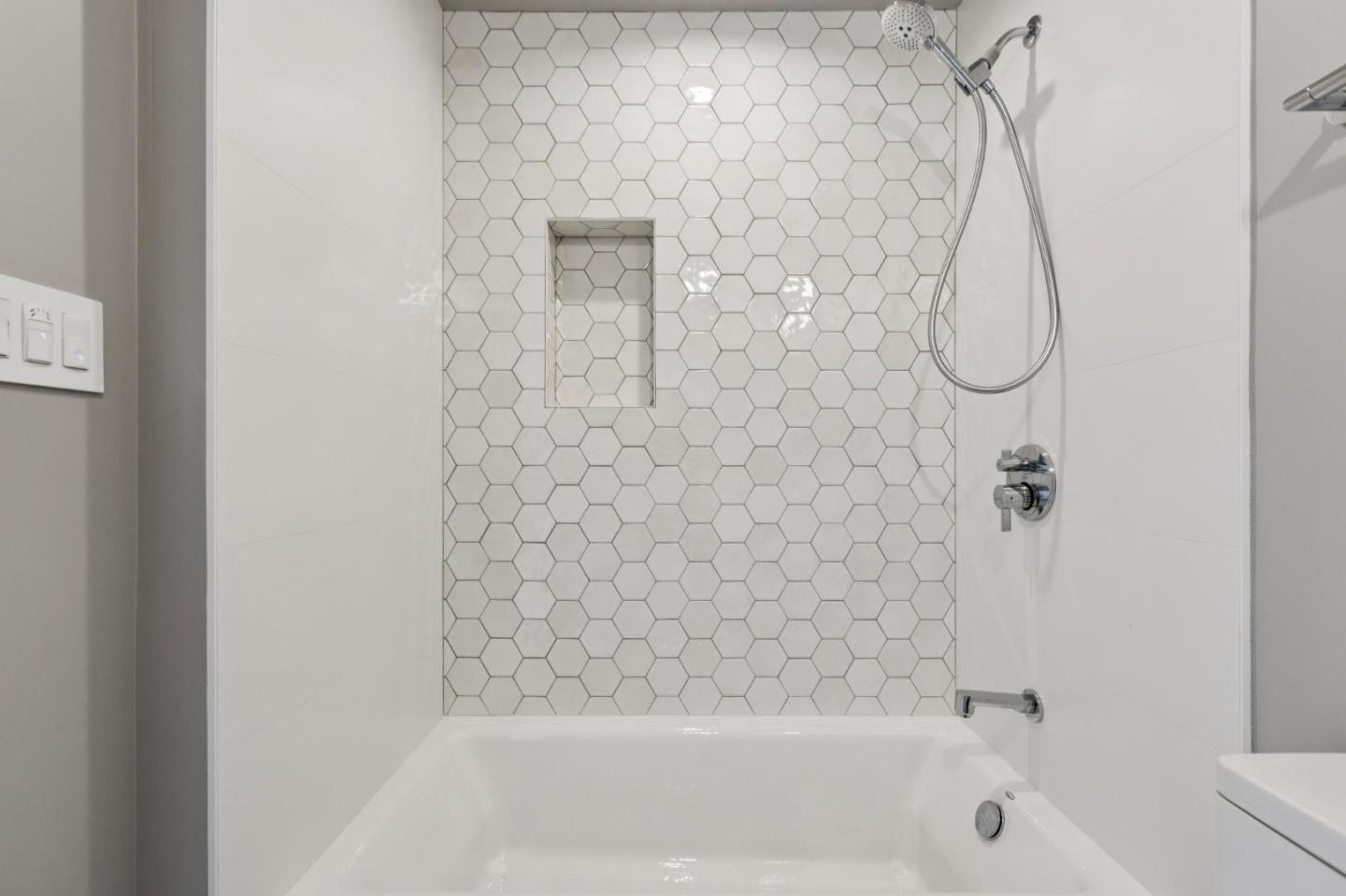 Detail Gallery Image 13 of 45 For 1433 Floribunda Ave #7,  Burlingame,  CA 94010 - 2 Beds | 2/1 Baths