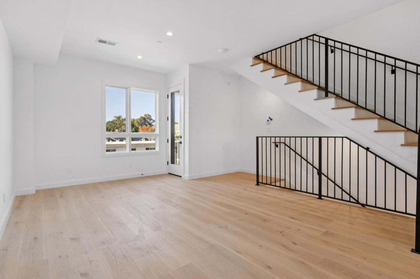 Detail Gallery Image 16 of 45 For 1433 Floribunda Ave #7,  Burlingame,  CA 94010 - 2 Beds | 2/1 Baths