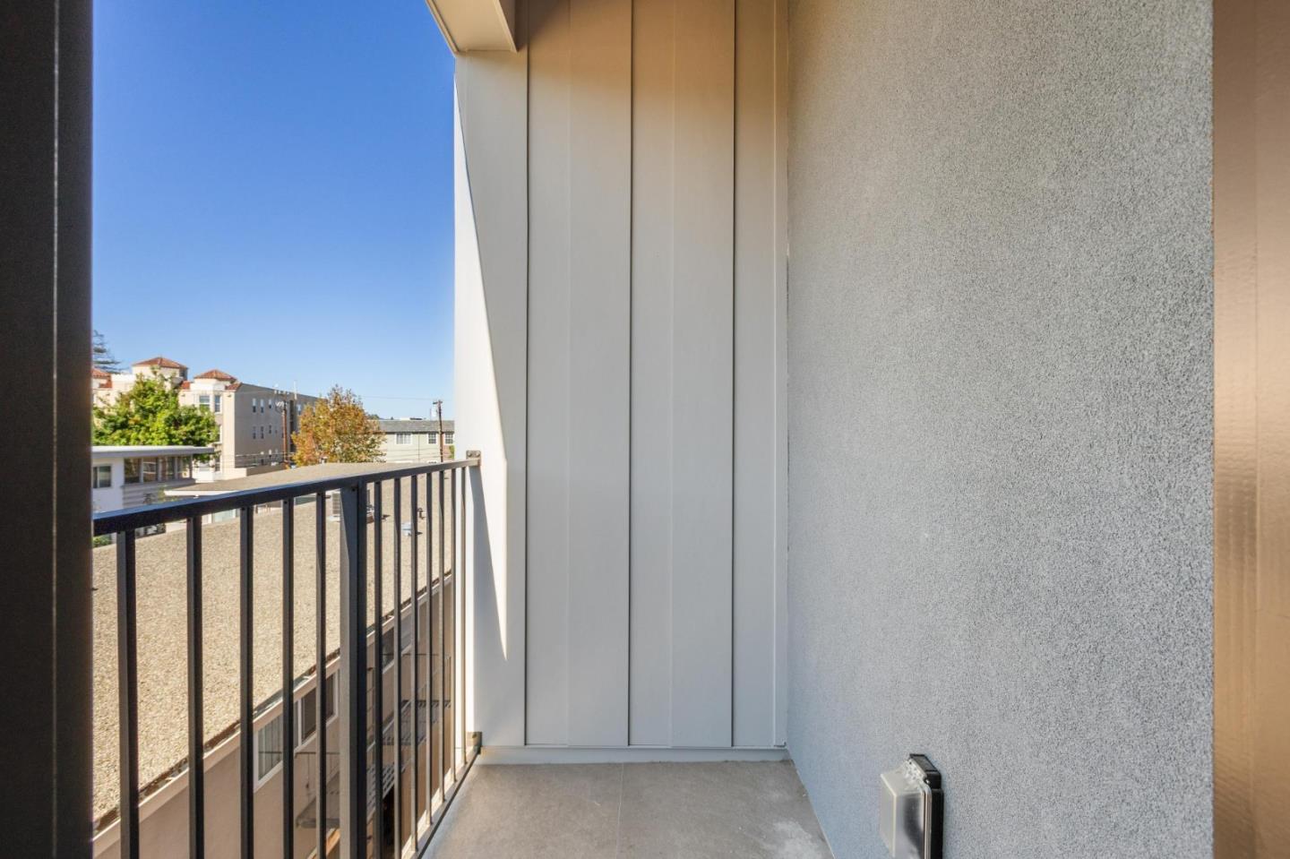 Detail Gallery Image 18 of 45 For 1433 Floribunda Ave #7,  Burlingame,  CA 94010 - 2 Beds | 2/1 Baths