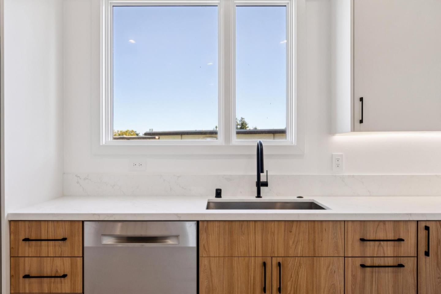 Detail Gallery Image 22 of 45 For 1433 Floribunda Ave #7,  Burlingame,  CA 94010 - 2 Beds | 2/1 Baths