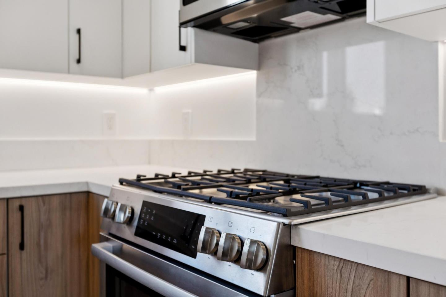 Detail Gallery Image 26 of 45 For 1433 Floribunda Ave #7,  Burlingame,  CA 94010 - 2 Beds | 2/1 Baths