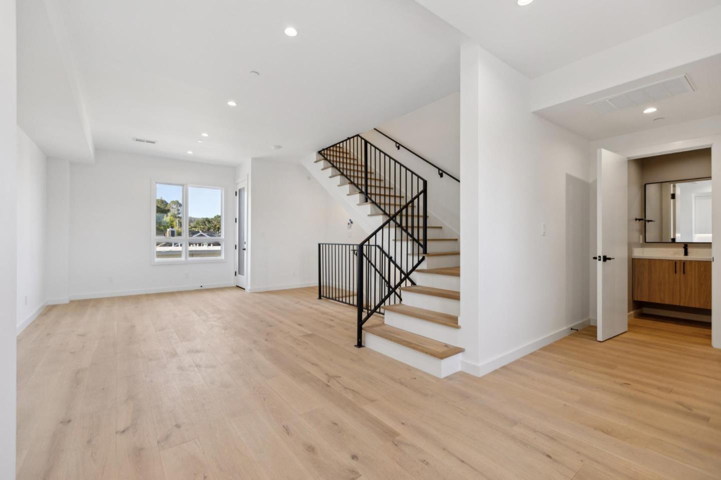 Detail Gallery Image 27 of 45 For 1433 Floribunda Ave #7,  Burlingame,  CA 94010 - 2 Beds | 2/1 Baths