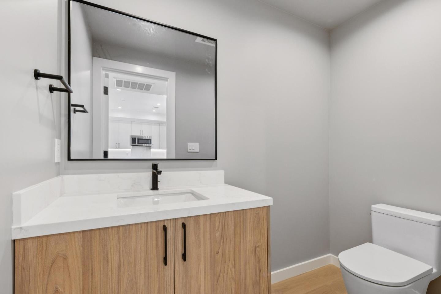 Detail Gallery Image 28 of 45 For 1433 Floribunda Ave #7,  Burlingame,  CA 94010 - 2 Beds | 2/1 Baths