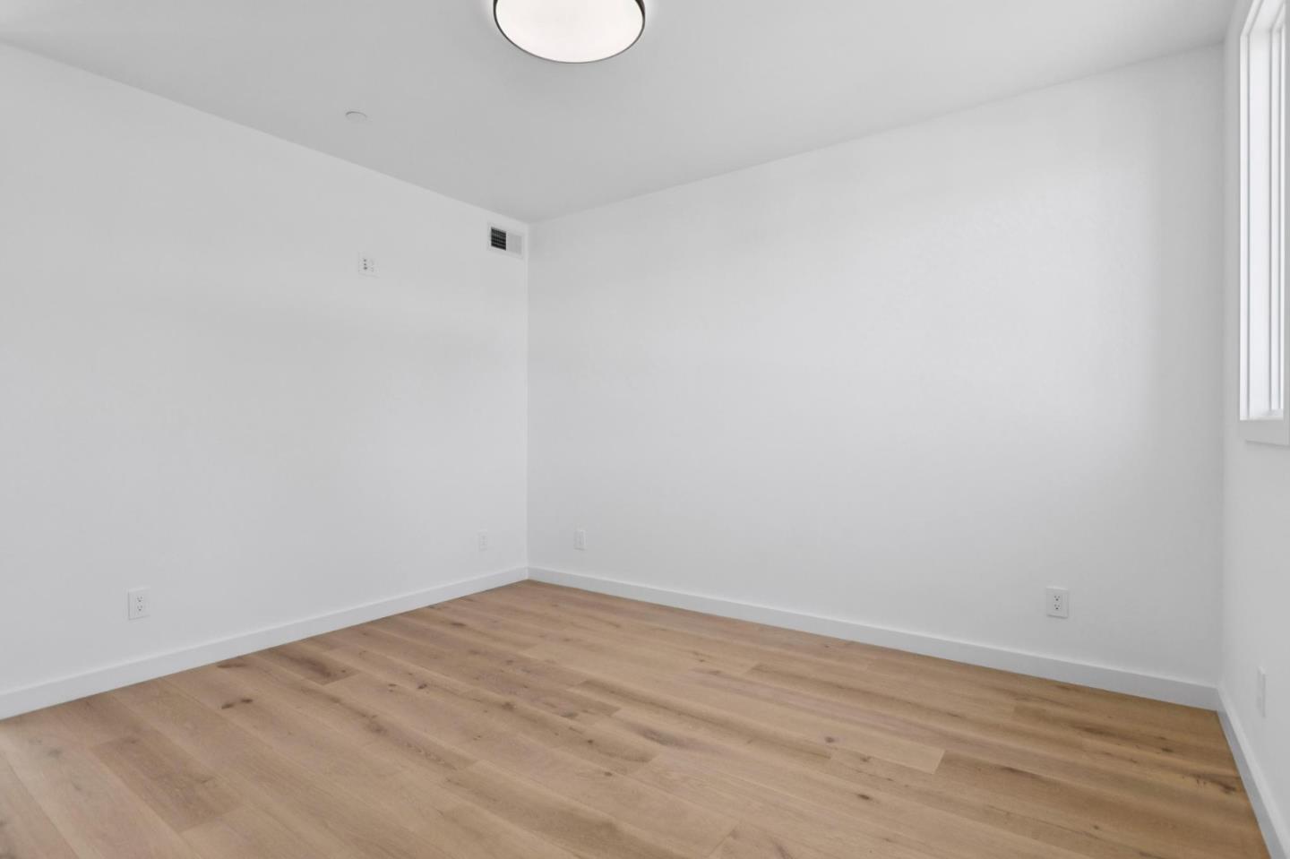 Detail Gallery Image 29 of 45 For 1433 Floribunda Ave #7,  Burlingame,  CA 94010 - 2 Beds | 2/1 Baths