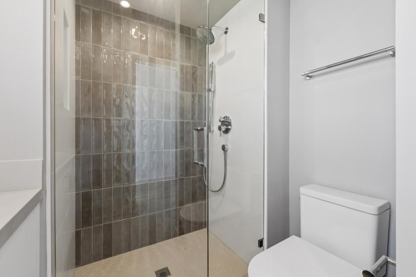 Detail Gallery Image 34 of 45 For 1433 Floribunda Ave #7,  Burlingame,  CA 94010 - 2 Beds | 2/1 Baths