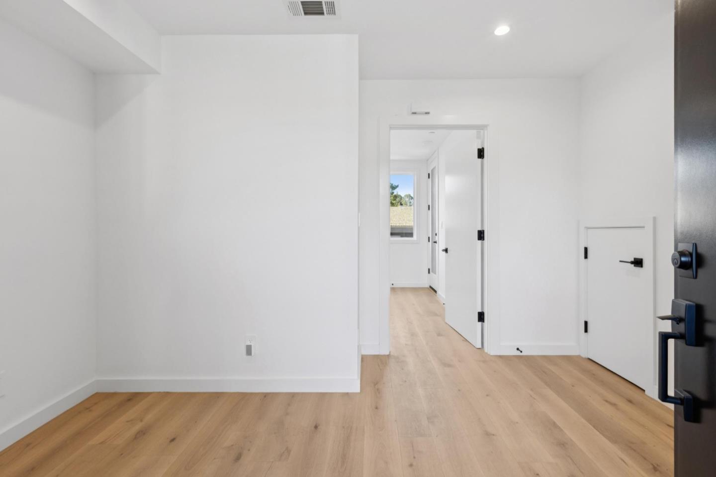 Detail Gallery Image 4 of 45 For 1433 Floribunda Ave #7,  Burlingame,  CA 94010 - 2 Beds | 2/1 Baths