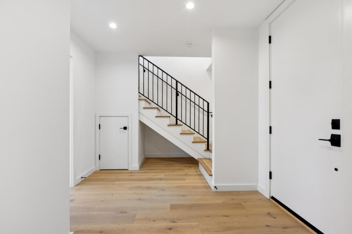 Detail Gallery Image 5 of 45 For 1433 Floribunda Ave #7,  Burlingame,  CA 94010 - 2 Beds | 2/1 Baths