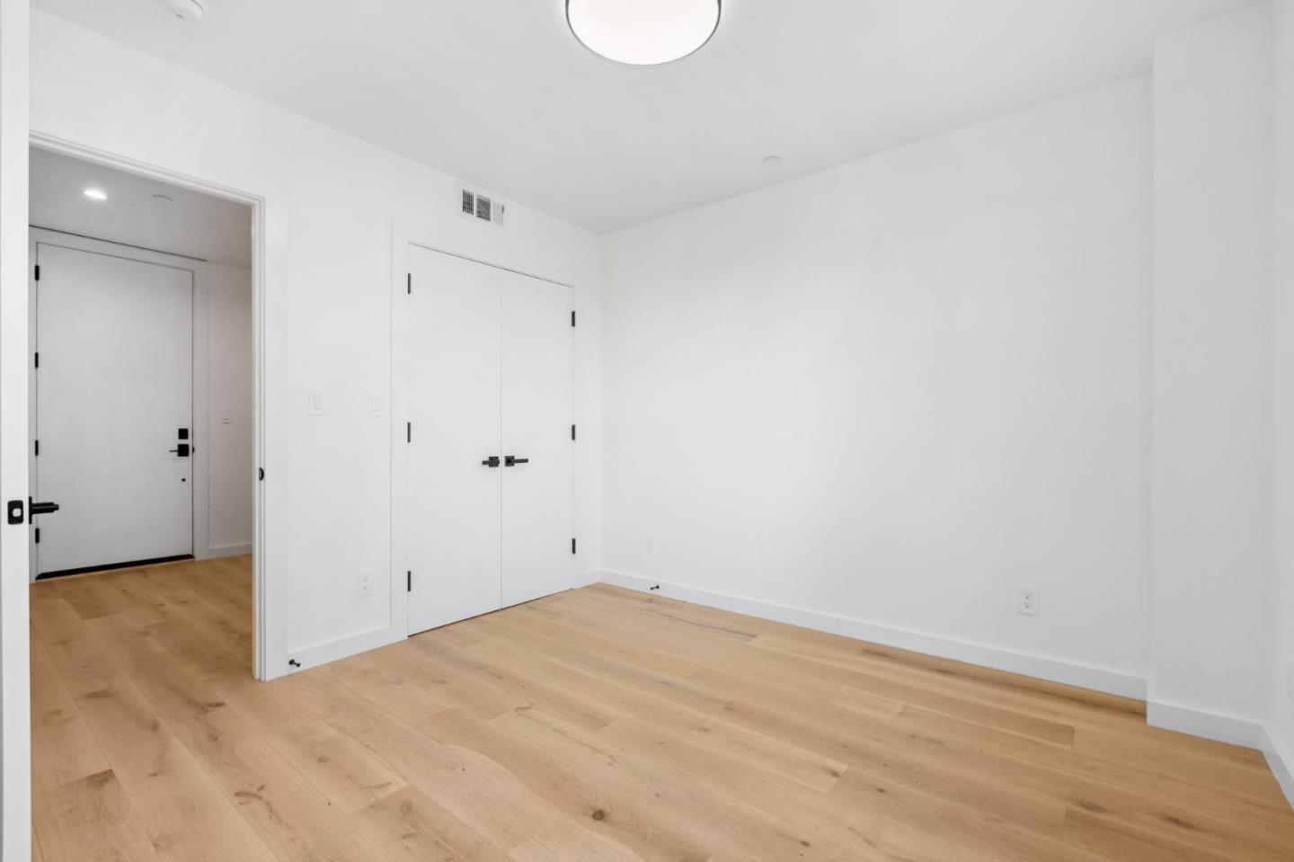 Detail Gallery Image 8 of 45 For 1433 Floribunda Ave #7,  Burlingame,  CA 94010 - 2 Beds | 2/1 Baths