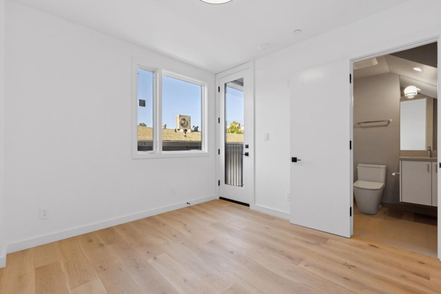 Detail Gallery Image 9 of 45 For 1433 Floribunda Ave #7,  Burlingame,  CA 94010 - 2 Beds | 2/1 Baths