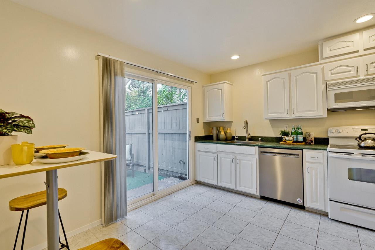 Detail Gallery Image 14 of 52 For 19423 Vineyard Ln, Saratoga,  CA 95070 - 3 Beds | 2/1 Baths