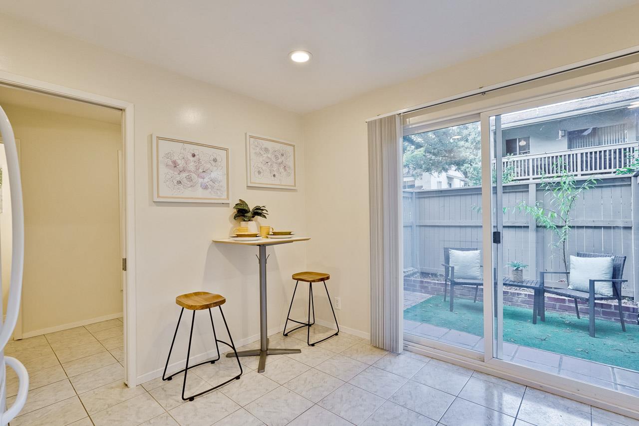 Detail Gallery Image 17 of 52 For 19423 Vineyard Ln, Saratoga,  CA 95070 - 3 Beds | 2/1 Baths