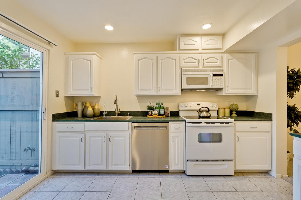 Detail Gallery Image 18 of 52 For 19423 Vineyard Ln, Saratoga,  CA 95070 - 3 Beds | 2/1 Baths