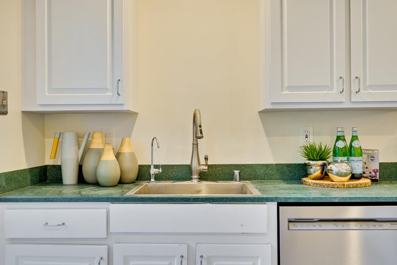 Detail Gallery Image 19 of 52 For 19423 Vineyard Ln, Saratoga,  CA 95070 - 3 Beds | 2/1 Baths