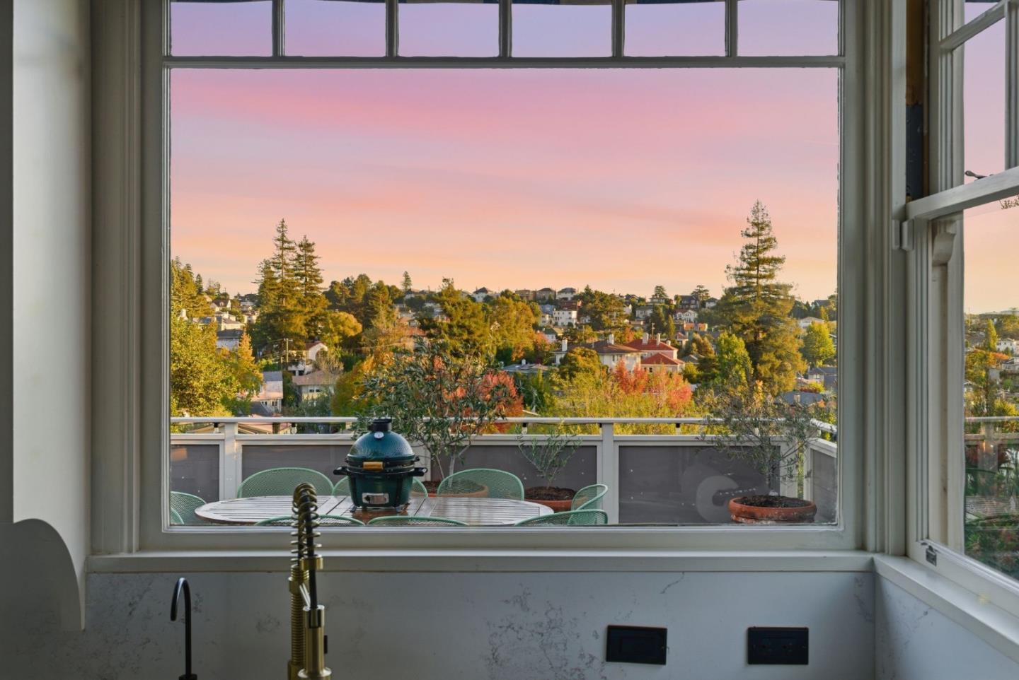 Detail Gallery Image 12 of 36 For 240 Wildwood Ave, Piedmont,  CA 94610 - 3 Beds | 2 Baths