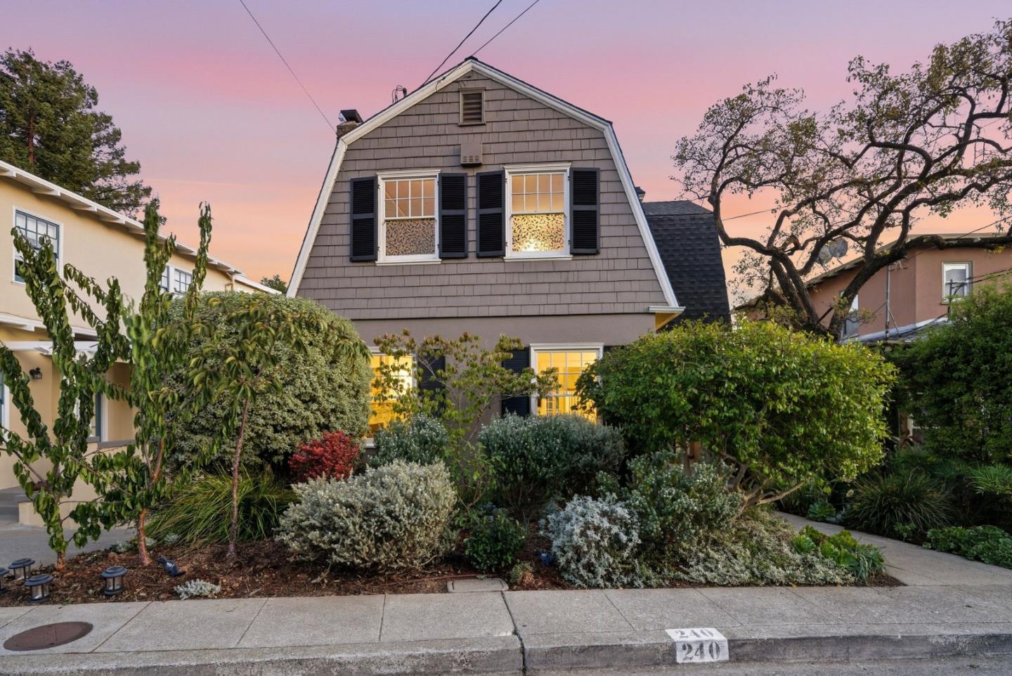 Detail Gallery Image 25 of 36 For 240 Wildwood Ave, Piedmont,  CA 94610 - 3 Beds | 2 Baths