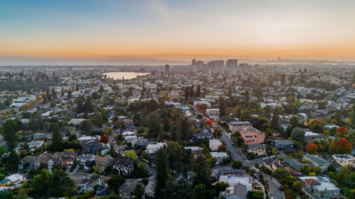 Detail Gallery Image 30 of 36 For 240 Wildwood Ave, Piedmont,  CA 94610 - 3 Beds | 2 Baths