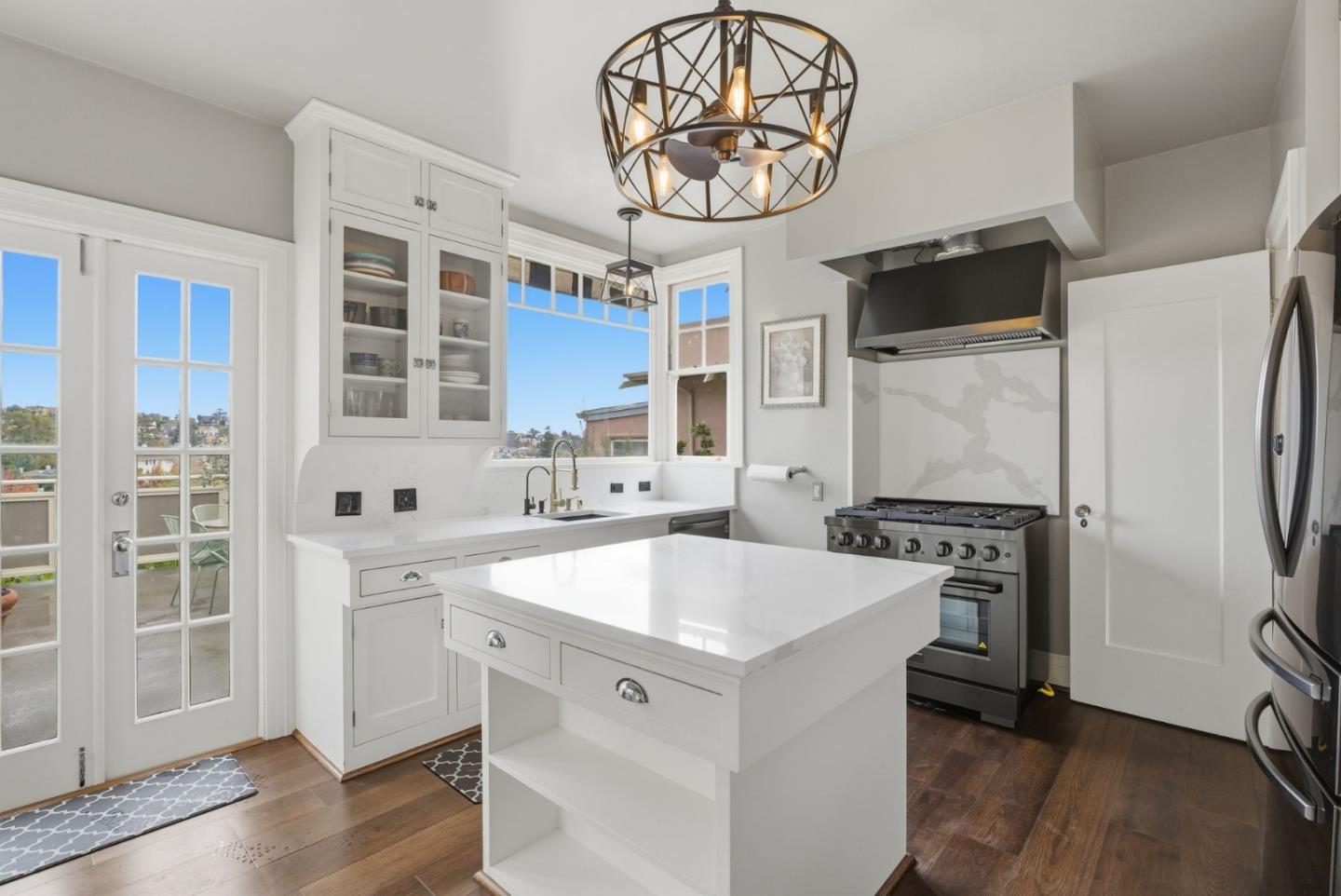 Detail Gallery Image 5 of 36 For 240 Wildwood Ave, Piedmont,  CA 94610 - 3 Beds | 2 Baths