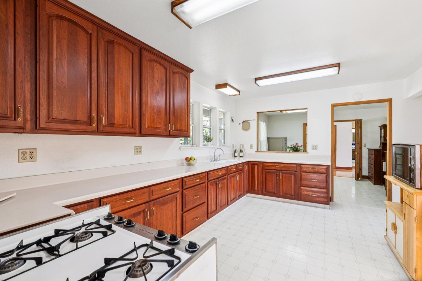 Detail Gallery Image 35 of 72 For 24595 Skyland Rd, Los Gatos,  CA 95033 - 4 Beds | 3/1 Baths