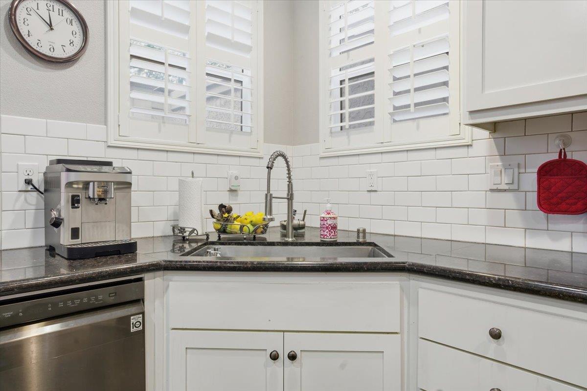 Detail Gallery Image 10 of 35 For 125 Lusitano Way, Gilroy,  CA 95020 - 4 Beds | 3 Baths