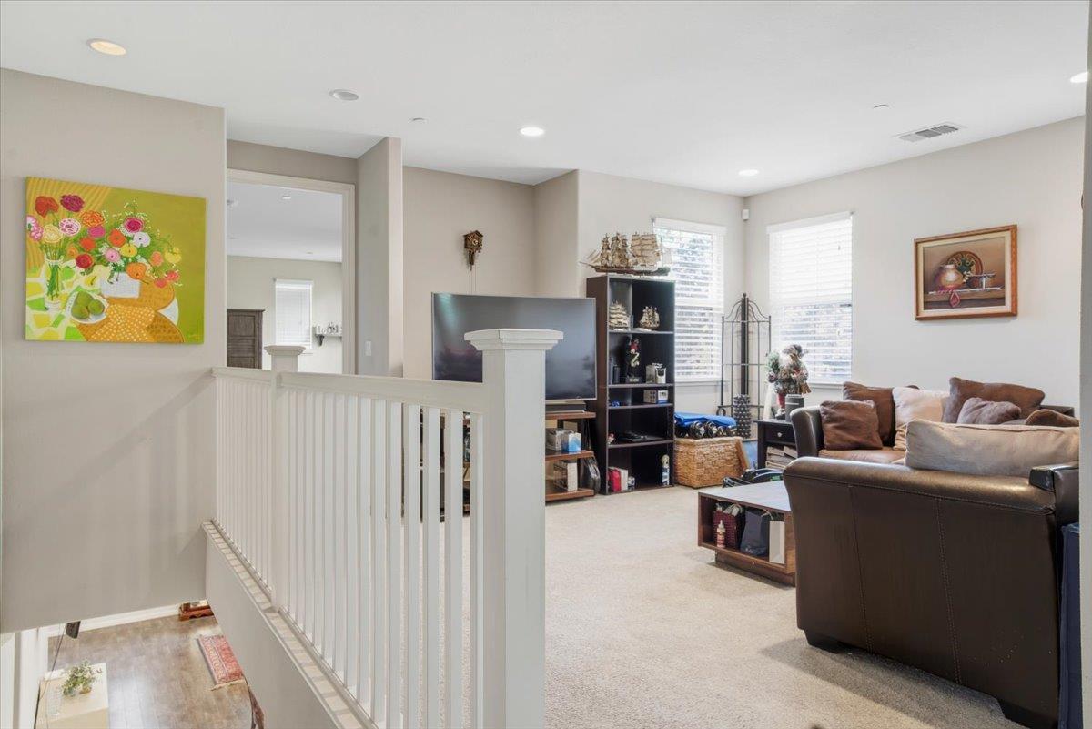 Detail Gallery Image 13 of 35 For 125 Lusitano Way, Gilroy,  CA 95020 - 4 Beds | 3 Baths