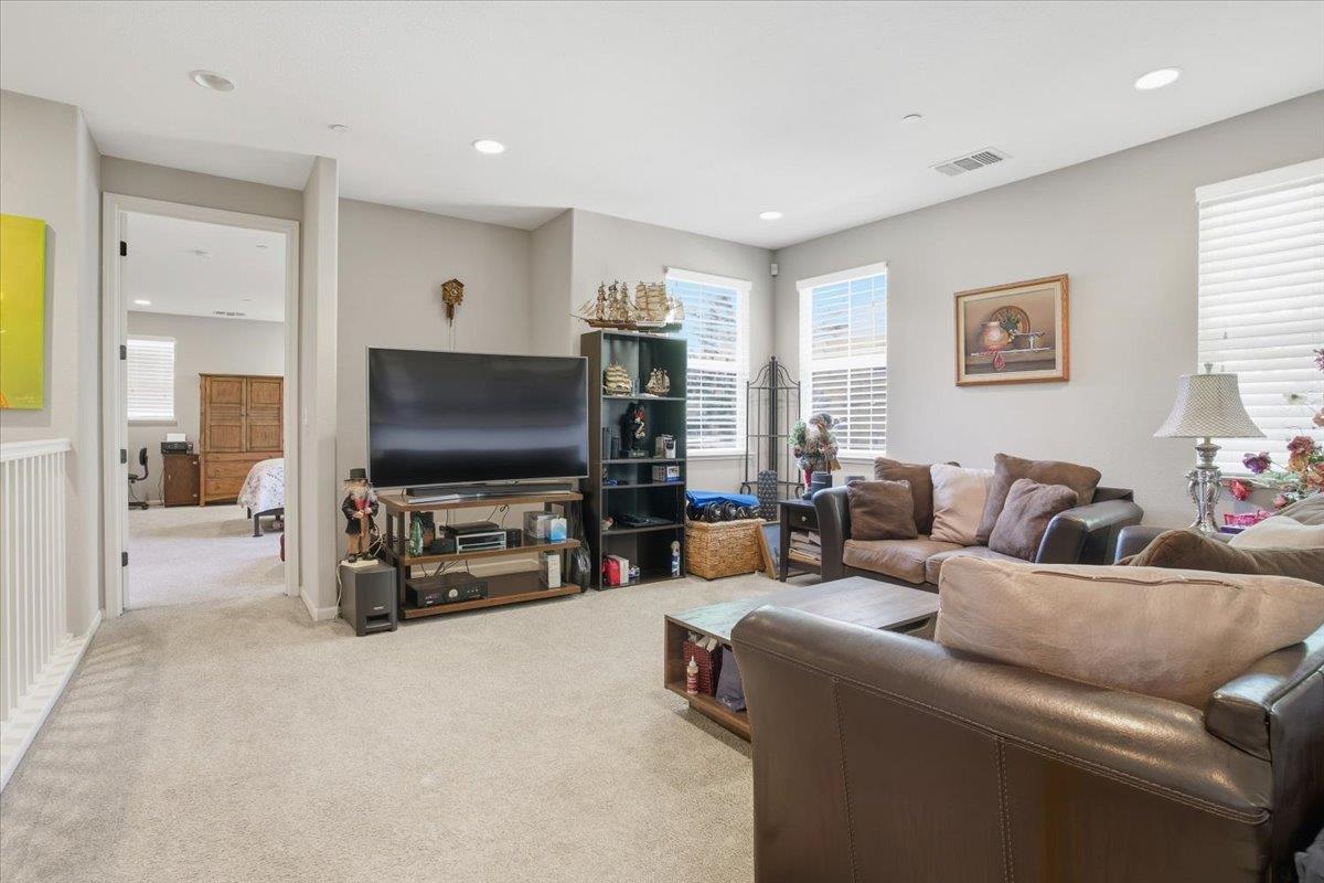 Detail Gallery Image 14 of 35 For 125 Lusitano Way, Gilroy,  CA 95020 - 4 Beds | 3 Baths