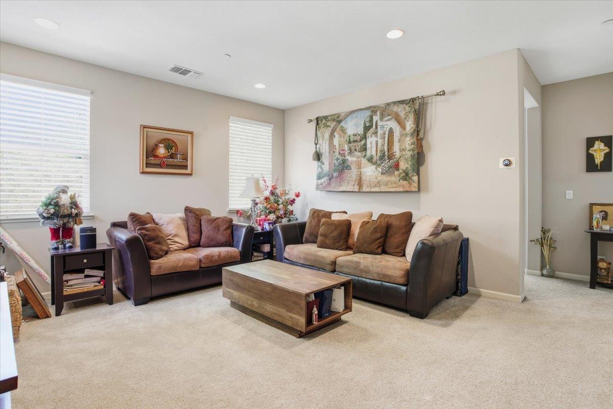 Detail Gallery Image 15 of 35 For 125 Lusitano Way, Gilroy,  CA 95020 - 4 Beds | 3 Baths