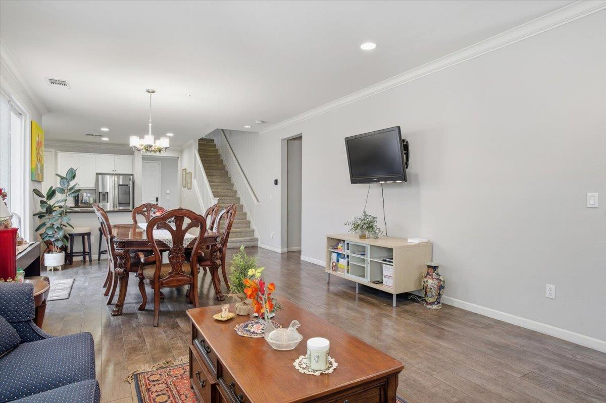 Detail Gallery Image 7 of 35 For 125 Lusitano Way, Gilroy,  CA 95020 - 4 Beds | 3 Baths