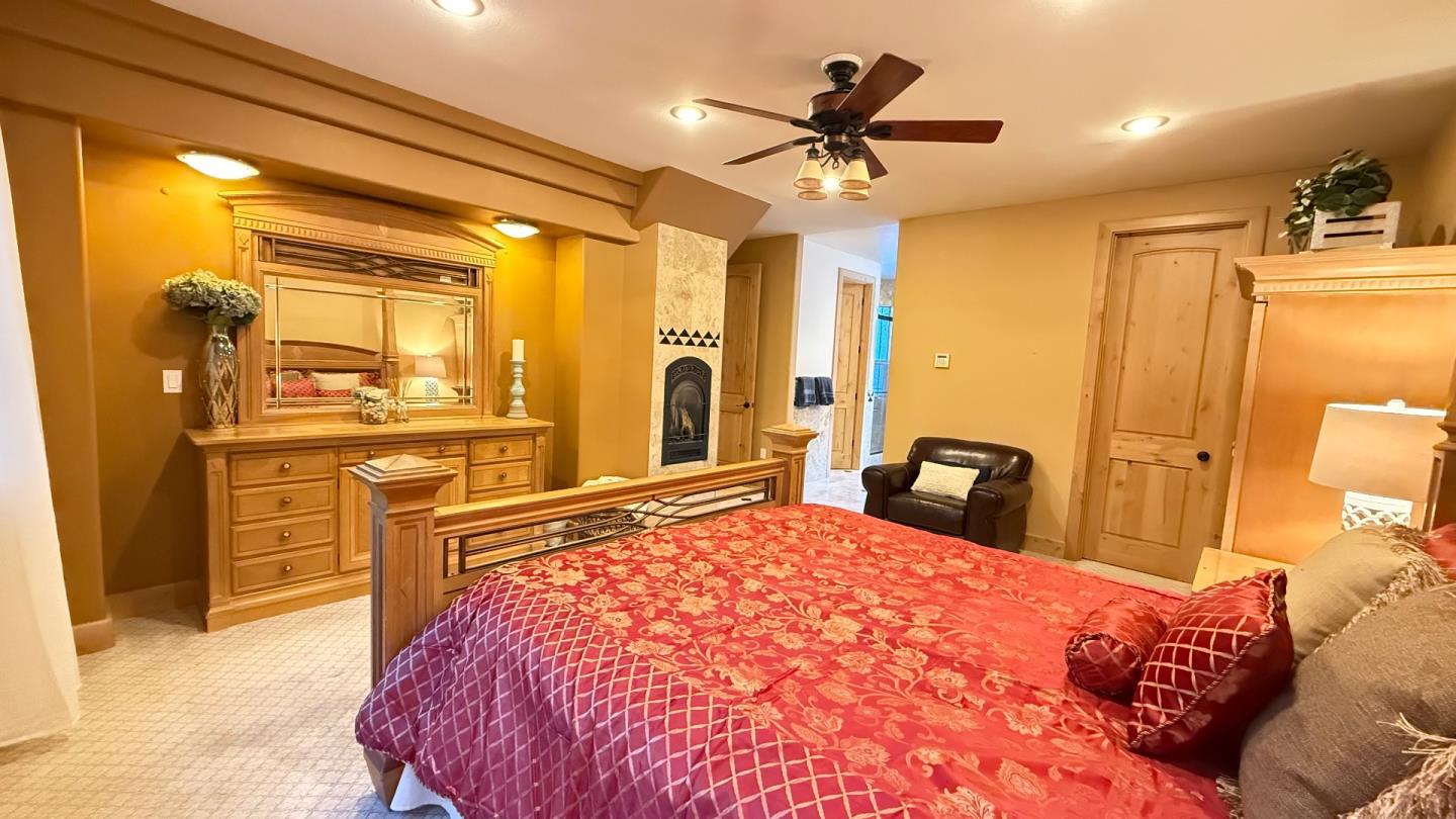 Detail Gallery Image 14 of 31 For 1528 Chippewa St, South Lake Tahoe,  CA 96150 - 5 Beds | 3 Baths