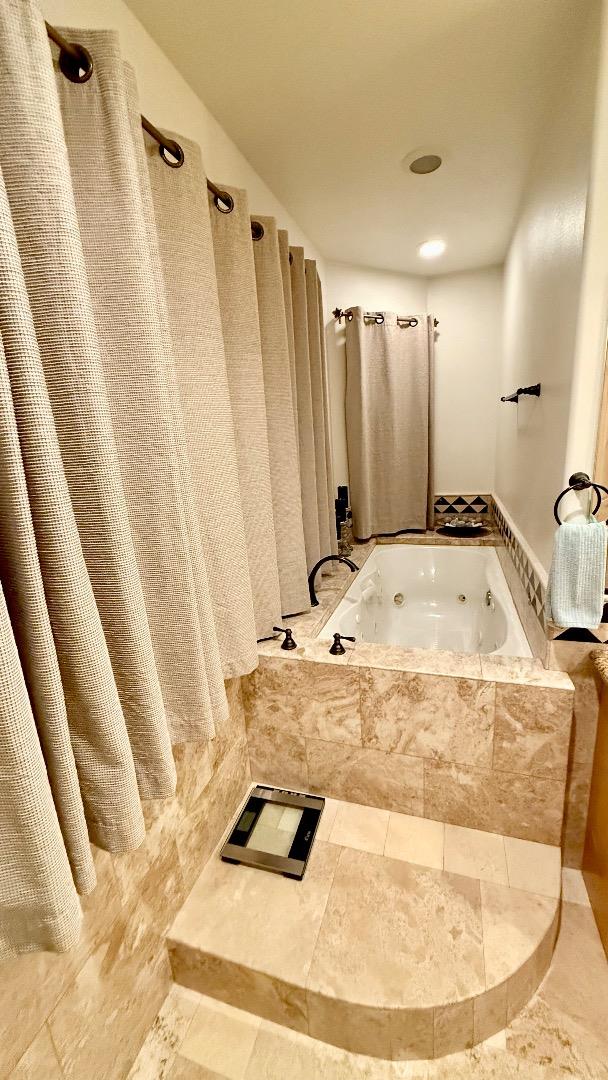 Detail Gallery Image 16 of 31 For 1528 Chippewa St, South Lake Tahoe,  CA 96150 - 5 Beds | 3 Baths