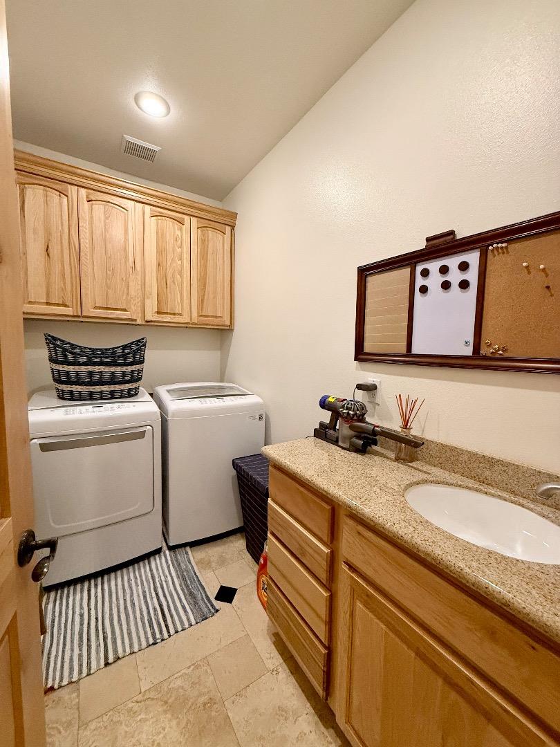 Detail Gallery Image 17 of 31 For 1528 Chippewa St, South Lake Tahoe,  CA 96150 - 5 Beds | 3 Baths