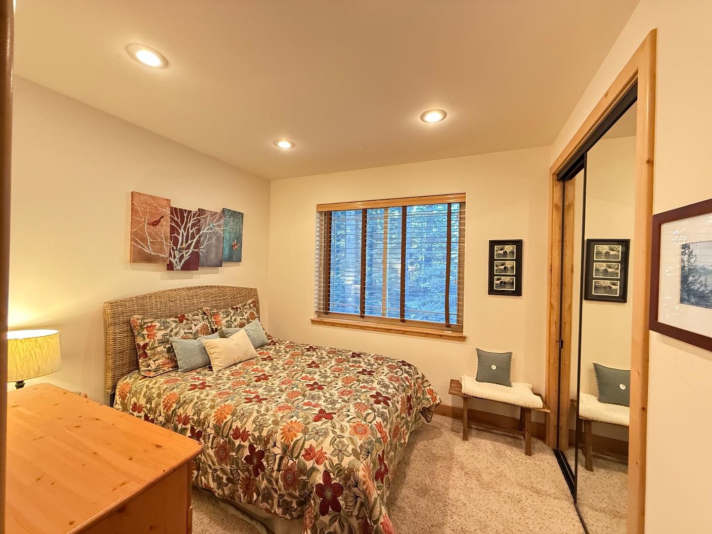 Detail Gallery Image 18 of 31 For 1528 Chippewa St, South Lake Tahoe,  CA 96150 - 5 Beds | 3 Baths