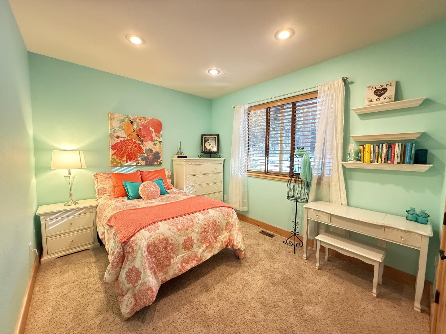 Detail Gallery Image 22 of 31 For 1528 Chippewa St, South Lake Tahoe,  CA 96150 - 5 Beds | 3 Baths