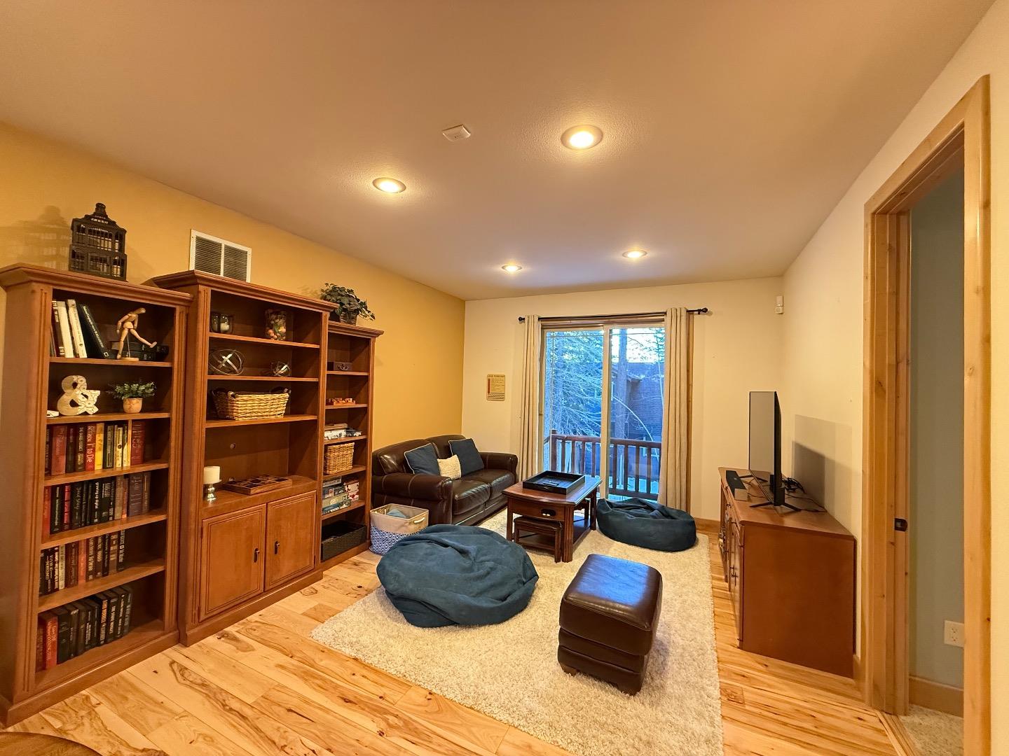 Detail Gallery Image 26 of 31 For 1528 Chippewa St, South Lake Tahoe,  CA 96150 - 5 Beds | 3 Baths