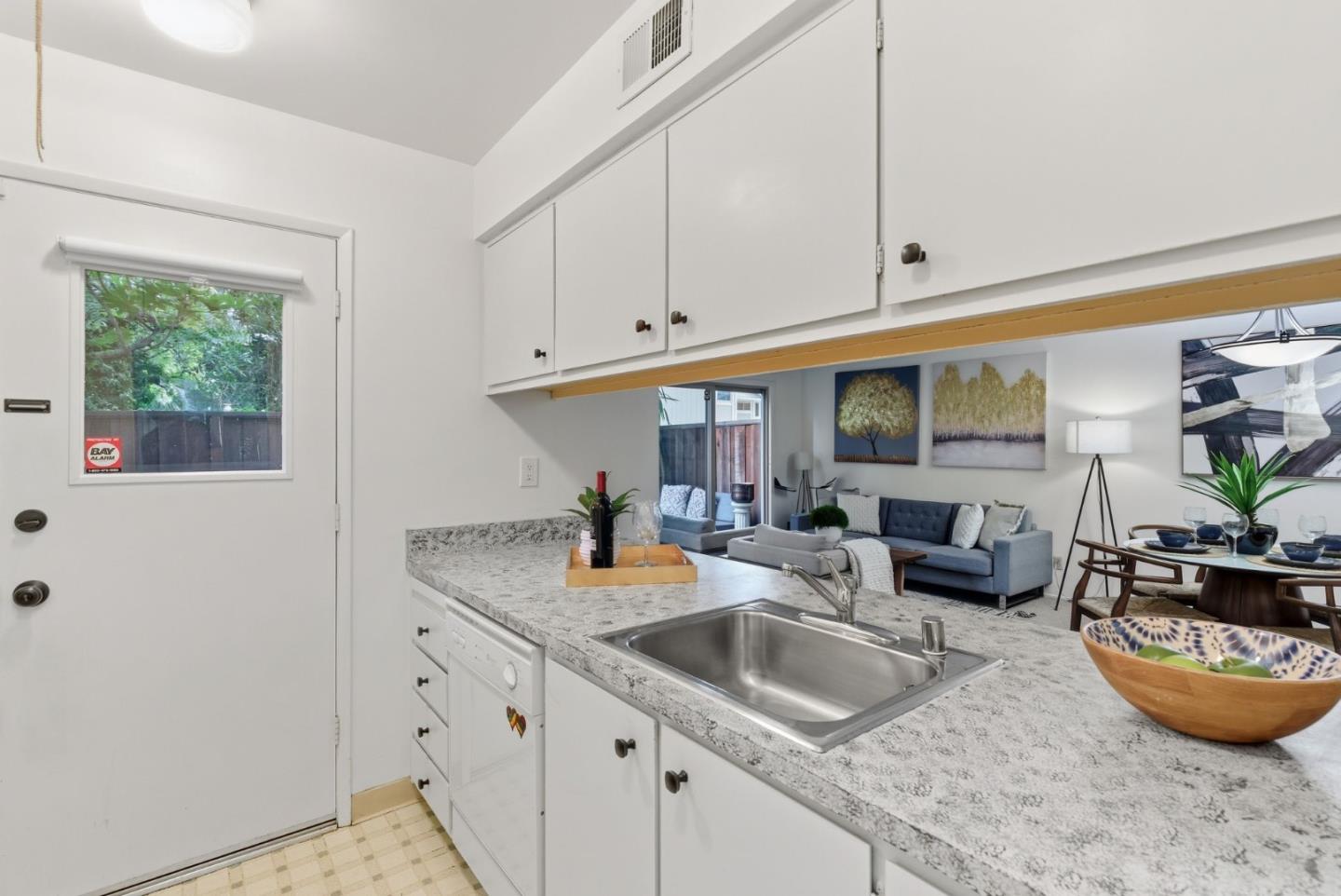 Detail Gallery Image 10 of 27 For 1123 San Ramon Valley Blvd, Danville,  CA 94526 - 3 Beds | 2/1 Baths