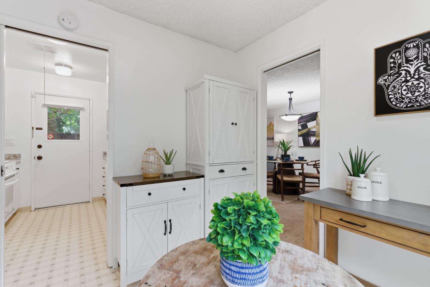 Detail Gallery Image 12 of 27 For 1123 San Ramon Valley Blvd, Danville,  CA 94526 - 3 Beds | 2/1 Baths