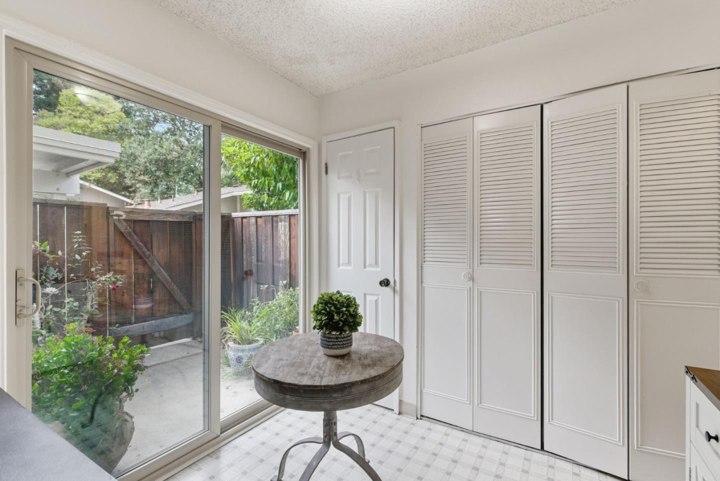 Detail Gallery Image 13 of 27 For 1123 San Ramon Valley Blvd, Danville,  CA 94526 - 3 Beds | 2/1 Baths