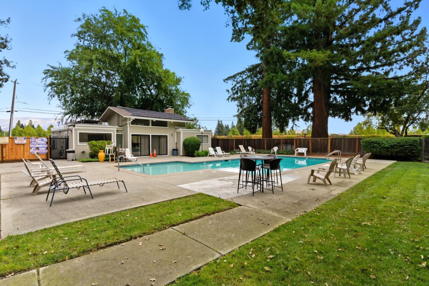 Detail Gallery Image 3 of 27 For 1123 San Ramon Valley Blvd, Danville,  CA 94526 - 3 Beds | 2/1 Baths