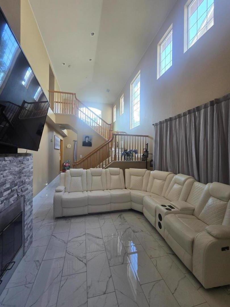 Detail Gallery Image 4 of 18 For 1958 Bradbury St, Salinas,  CA 93906 - 3 Beds | 2/1 Baths