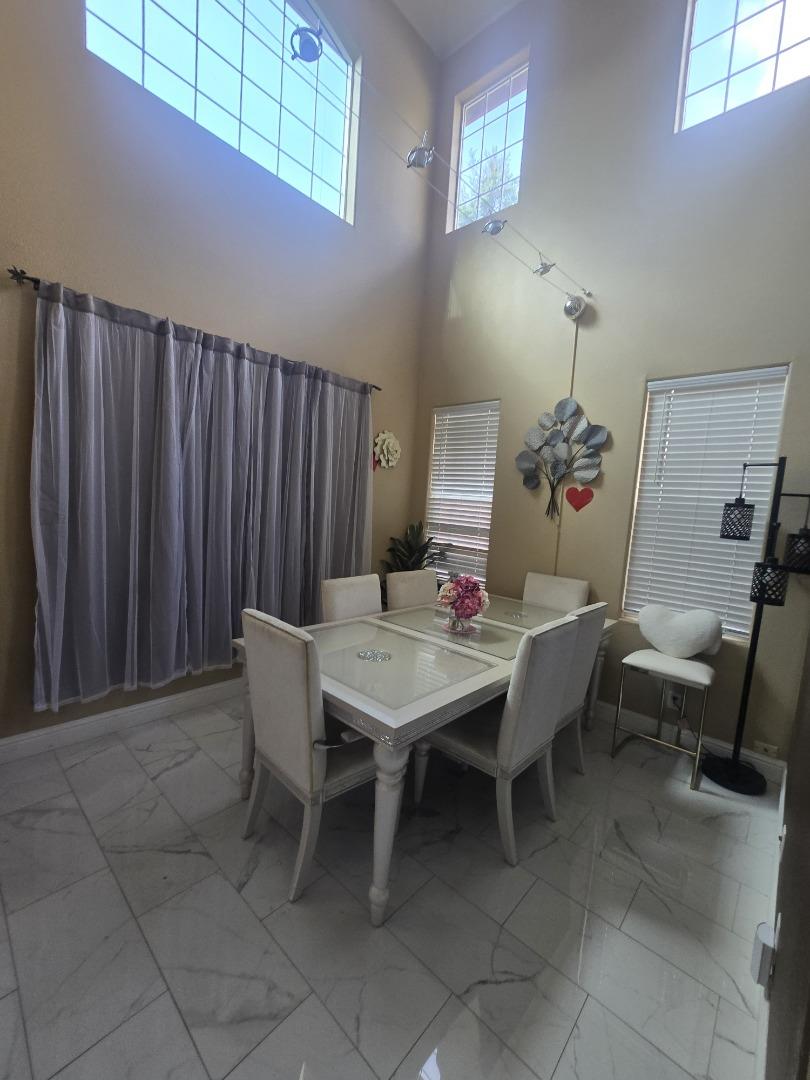 Detail Gallery Image 7 of 18 For 1958 Bradbury St, Salinas,  CA 93906 - 3 Beds | 2/1 Baths