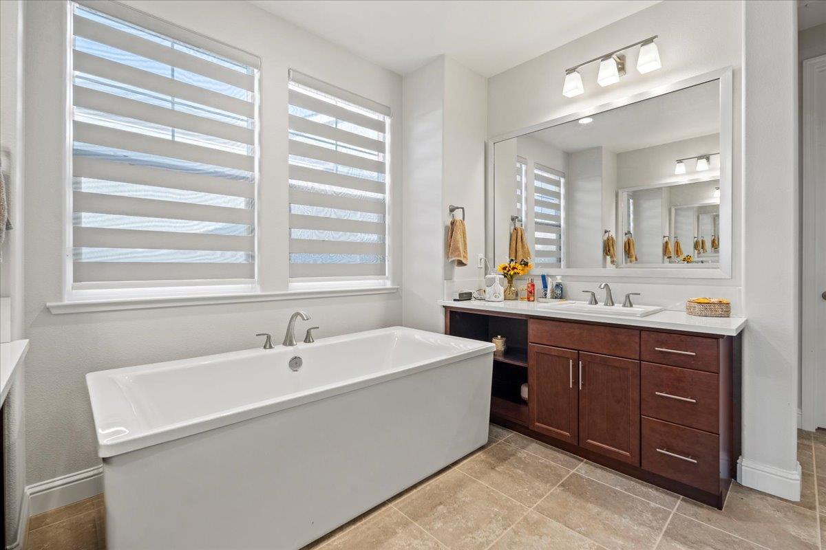 Detail Gallery Image 14 of 23 For 3013 Arido Way, Marina,  CA 93933 - 4 Beds | 3 Baths