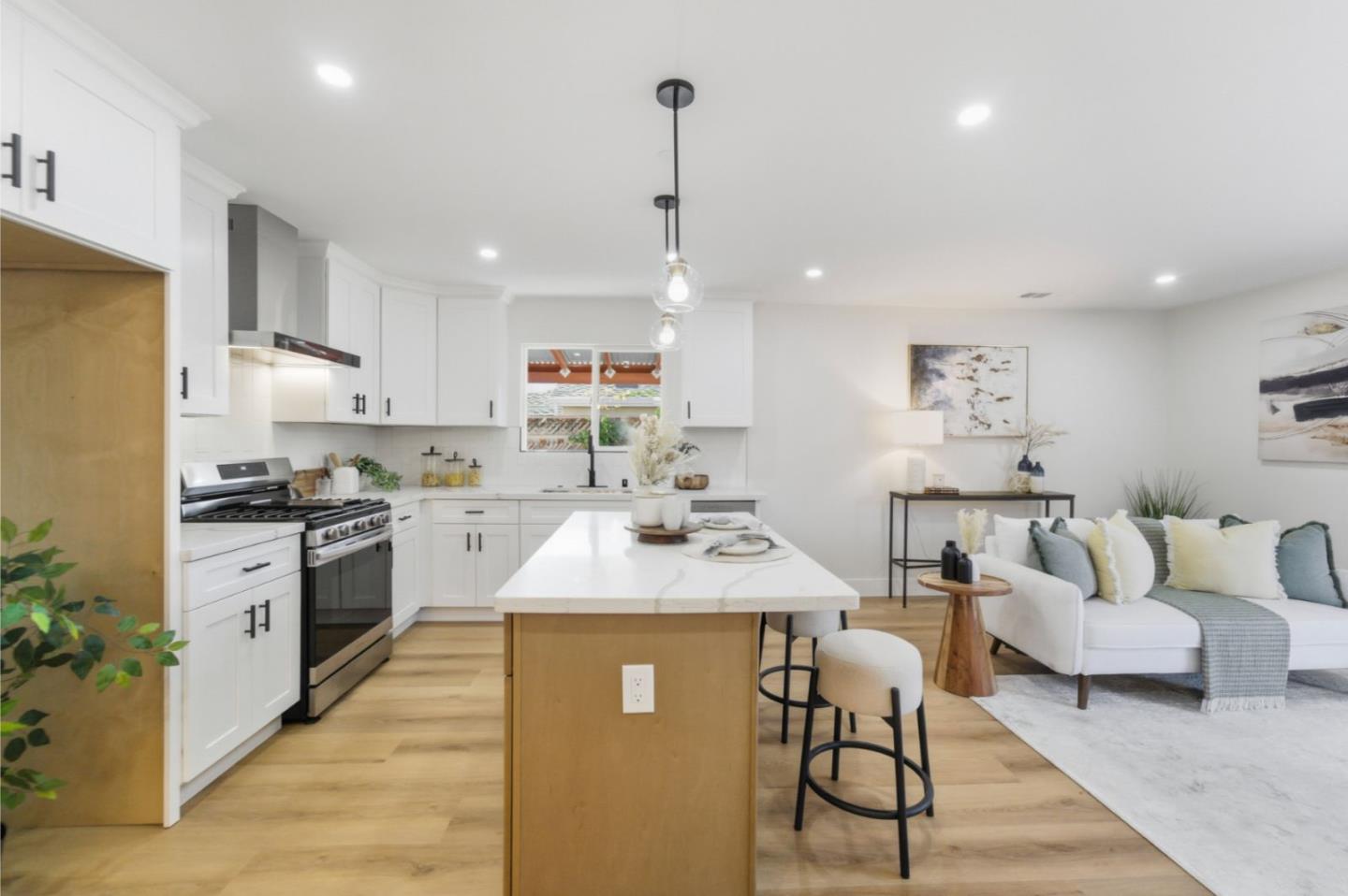 Detail Gallery Image 5 of 29 For 391 Gross St, Milpitas,  CA 95035 - 4 Beds | 2 Baths