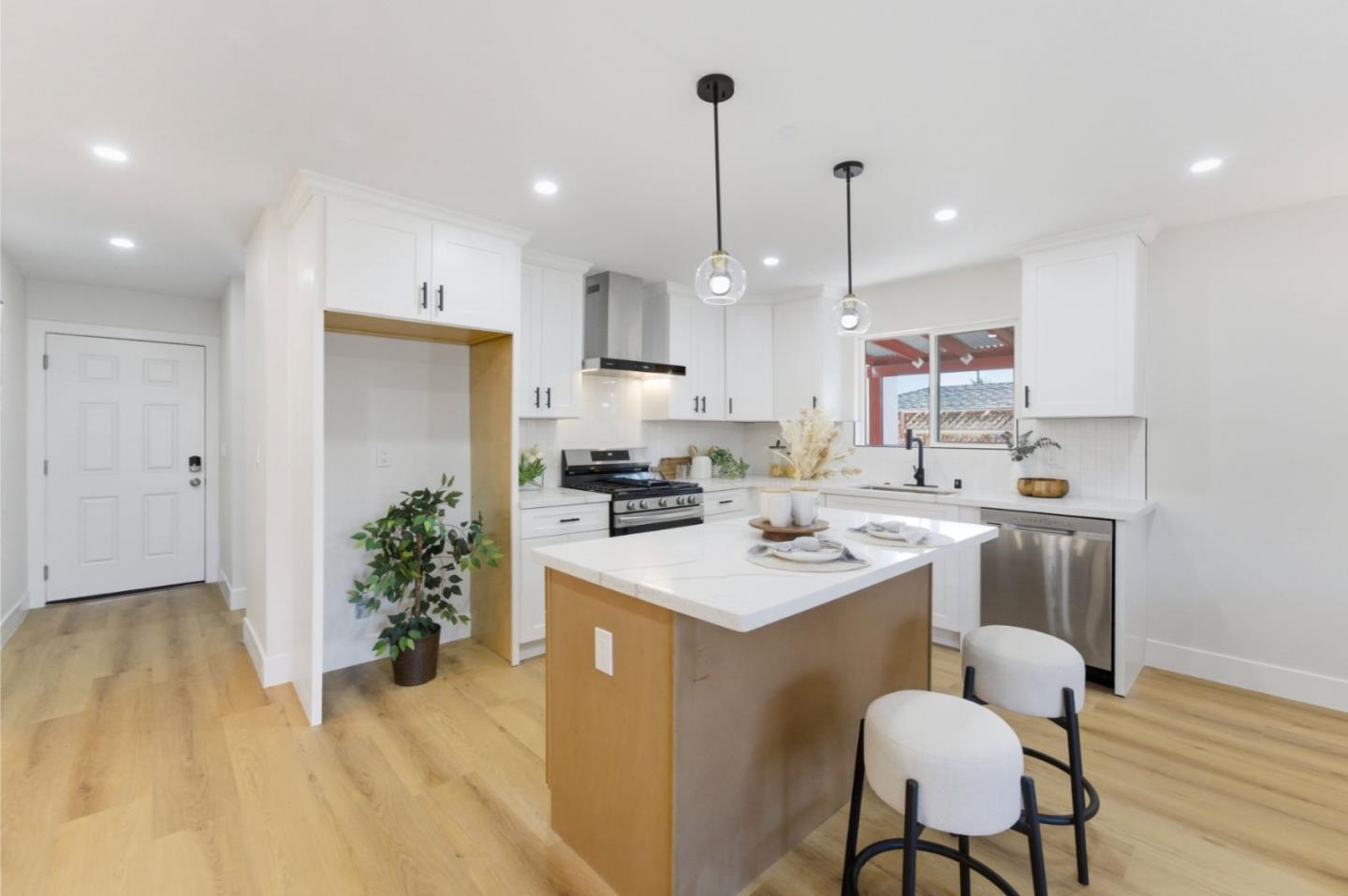 Detail Gallery Image 8 of 29 For 391 Gross St, Milpitas,  CA 95035 - 4 Beds | 2 Baths