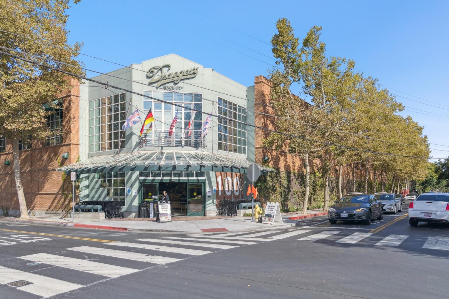 Detail Gallery Image 5 of 10 For 308 Yale Rd, Menlo Park,  CA 94025 - 5 Beds | 4/1 Baths